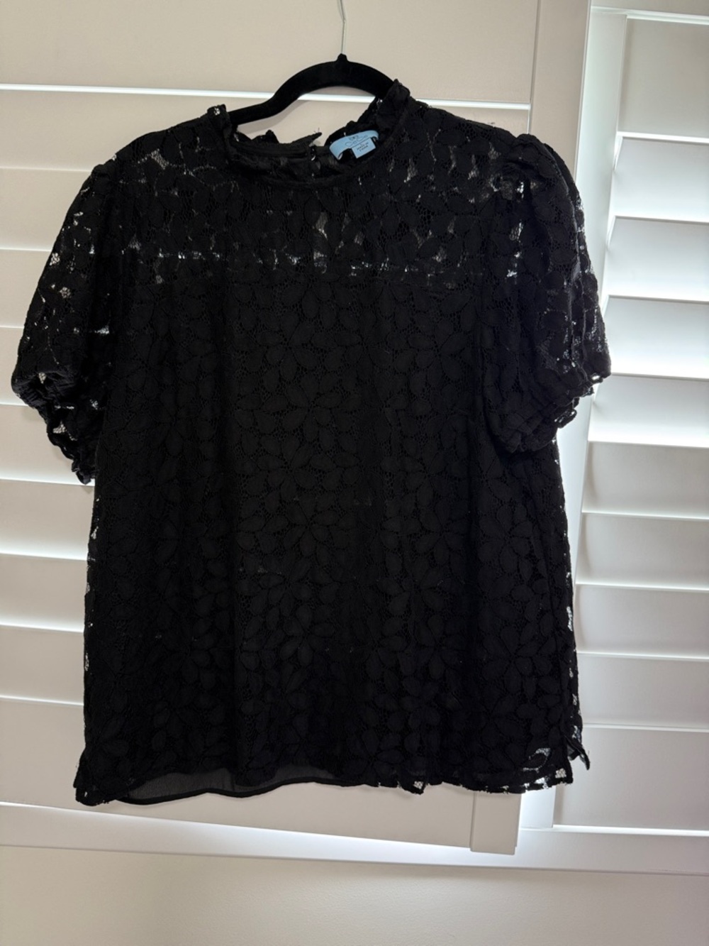 Cece Black Lace Puff-Sleeve Women’s Top